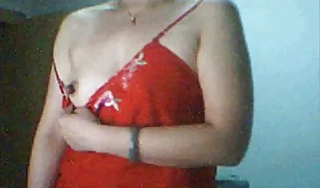 金发碧眼的学院荡妇为债务投下色情