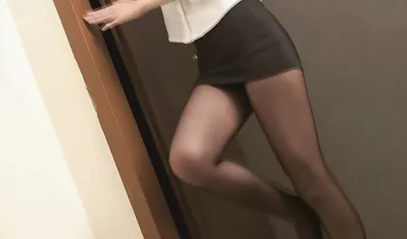 紧的青少年猫拉伸