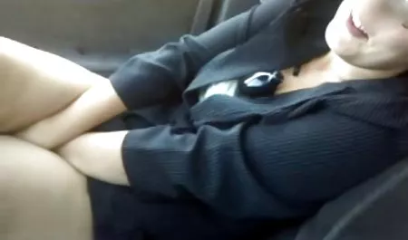 精致的年轻女友享受淫荡的性爱