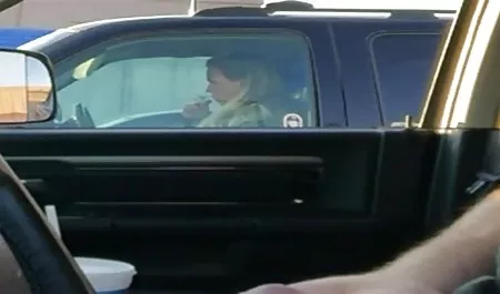 卡莉娜白在他妈的之后吃了暨