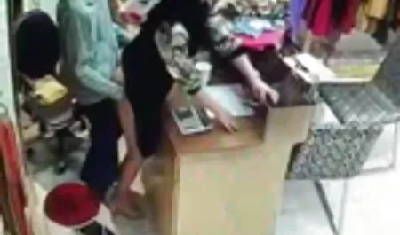 布兰妮琥珀在粉红色丝袜硬性交在床上