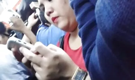 热的红发女佣与大自然山雀得到很好的他妈的