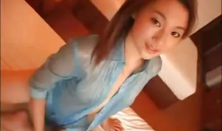 无辜的欧洲女同性恋者发现Pussylicking